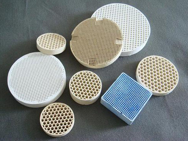 Applicazione di filtri ceramici in un campo per l’eliminazione delle polveri di gas ad alta temperatura