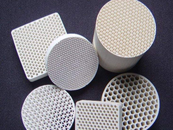 Quali sono le caratteristiche dei materiali ceramici filtranti