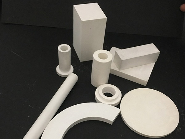 Proprietà e applicazioni di materiali ceramici resistenti alle alte temperature